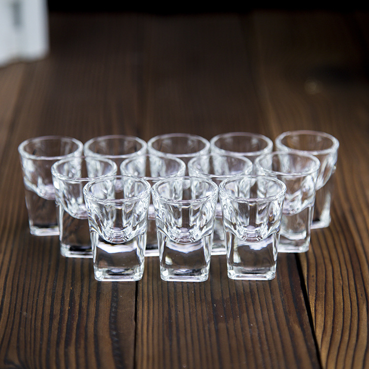 Factory direct sales of Qianli transparent creative glass small wine glasses, thickened spirits cups, and sparkling white spirit cups in stock for wholesale