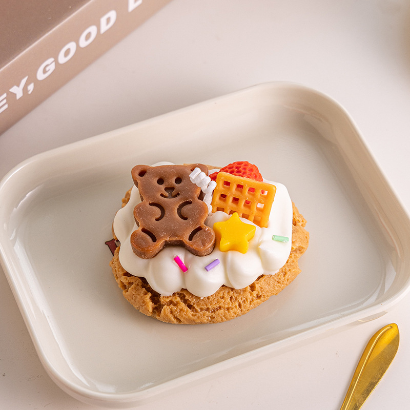 Soy wax dessert cake aromatherapy candle gift box, display piece, bear cookie, handcrafted shaped aromatherapy candle Item Picture