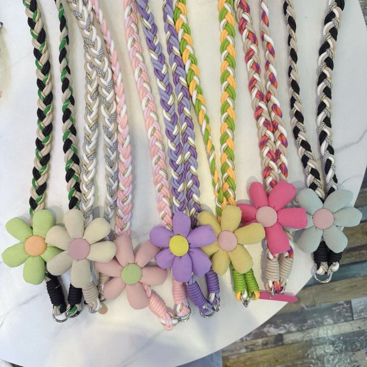 A fashionable, simple and elegant mobile phone lanyard with a large flower that is a bestseller in foreign trade