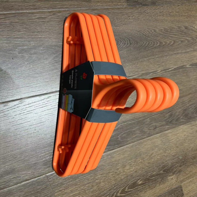 衣架/折叠衣架/塑料衣架/木质儿童衣架/衣服架子白底实物图