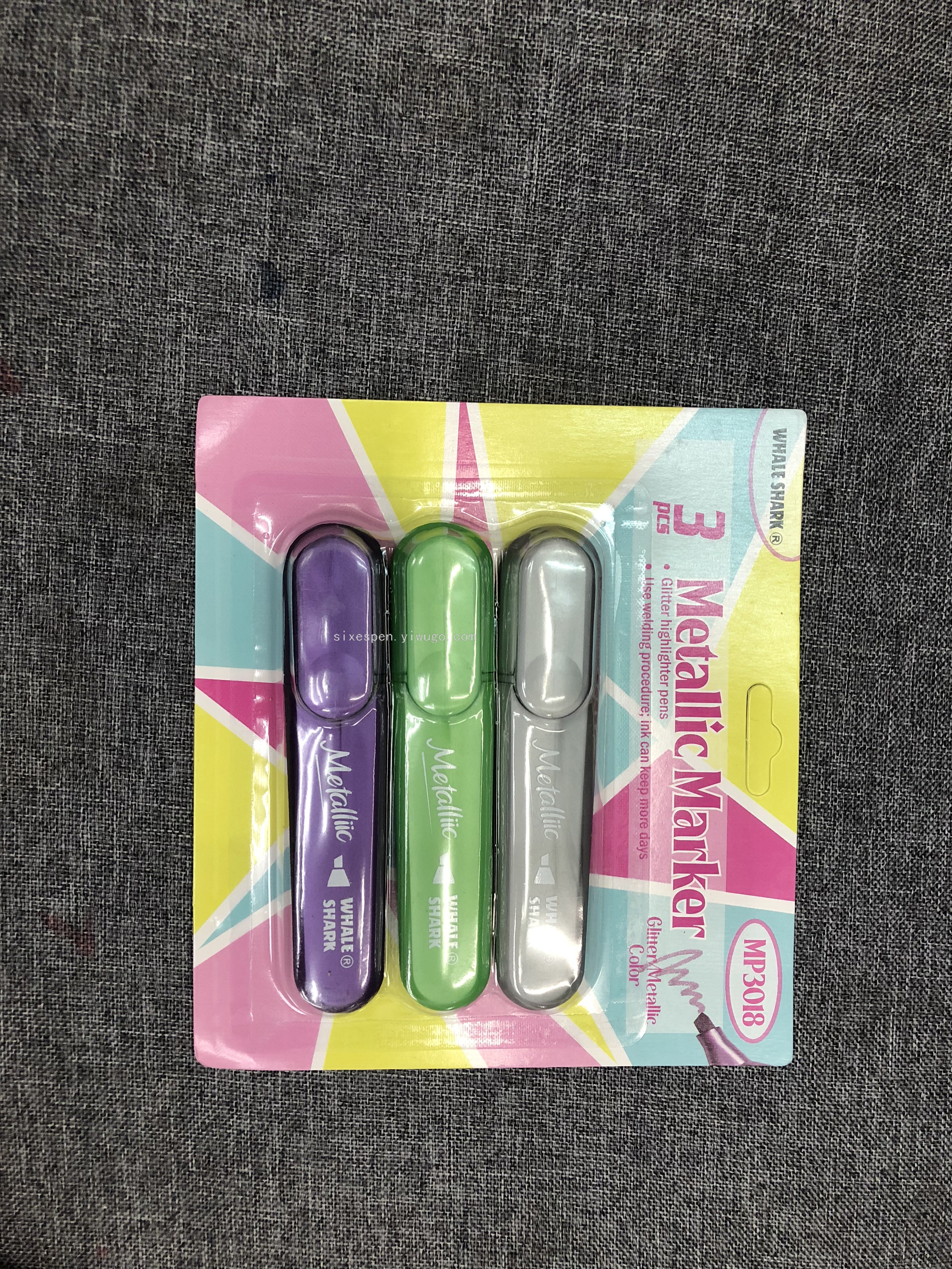 Four metallic highlighters with suction cards, specially designed for supermarkets details Picture
