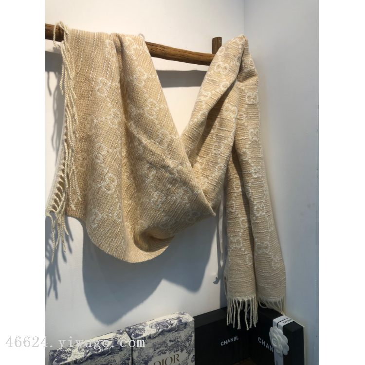 New in-stock cross-border scarves wholesale e-commerce live streaming, elegant little Chanel style double CC Little Chanel details Picture