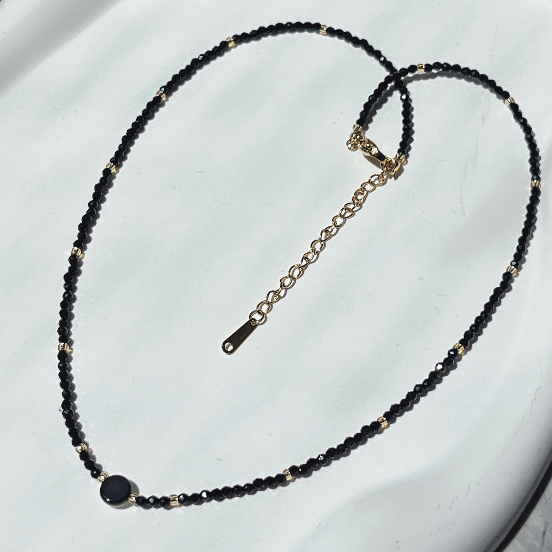 Yunyi decoración inicio collar de cristal negro conchas naturales cadena de clavícula joyería de viaje minimalista al por mayor apilado artefactos