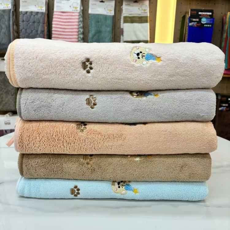 Plain embroidered bear head bath towel 70*140cm plush comfortable towel, large-sized household bathrobe Specification image