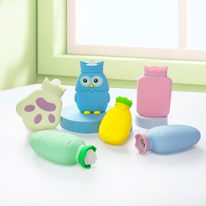 New silicone water-filled hot water bag for women, leak-proof and explosion-proof hot water bag, cartoon children's hot water bag