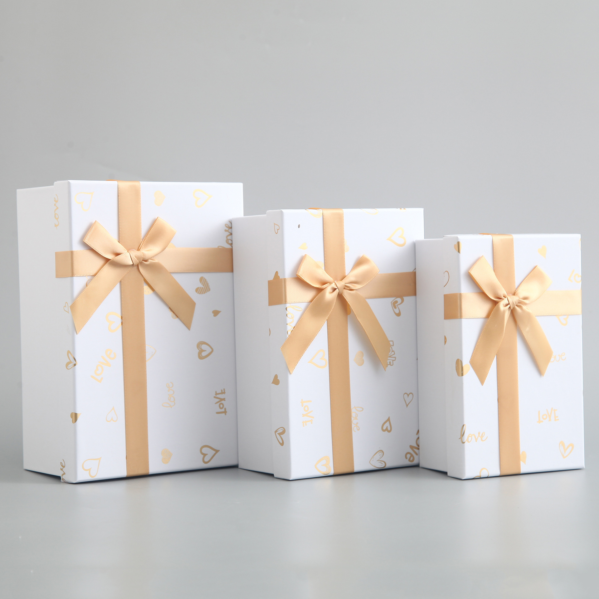 We process and customize various creased and pasted gift boxes, high-end birthday boxes, rectangular ribbon bow gift packaging boxes details Picture