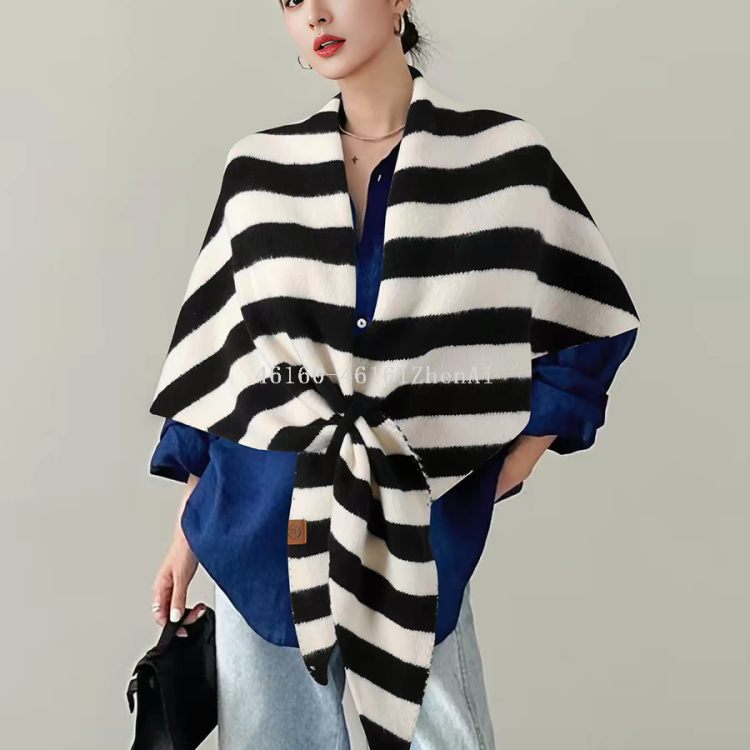 Wholesale of new cross-border export scarves, horizontal striped triangular shawls, e-commerce live streaming supply chain Application Scenario