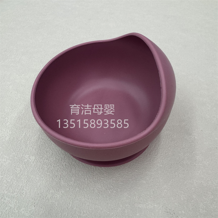 Silicone - Children's tableware, squirrel compartments, plates, bibs, baby suction cups, silicone bowls, water cups, spoons, forks Application Scenario