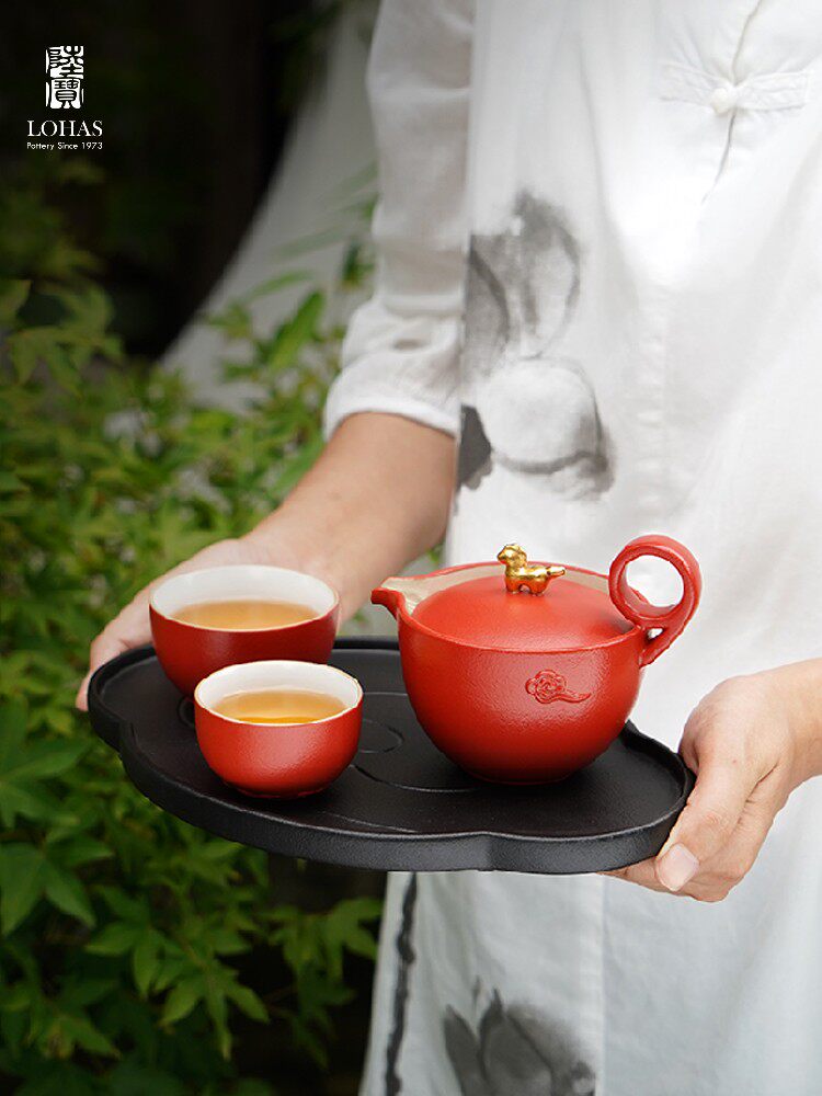 Lu Bao's new ceramic tea set gift box for the Year of the Horse. Home tea brewing gift, 1 pot and 2 cups in Chinese style. Good luck soon Specification image