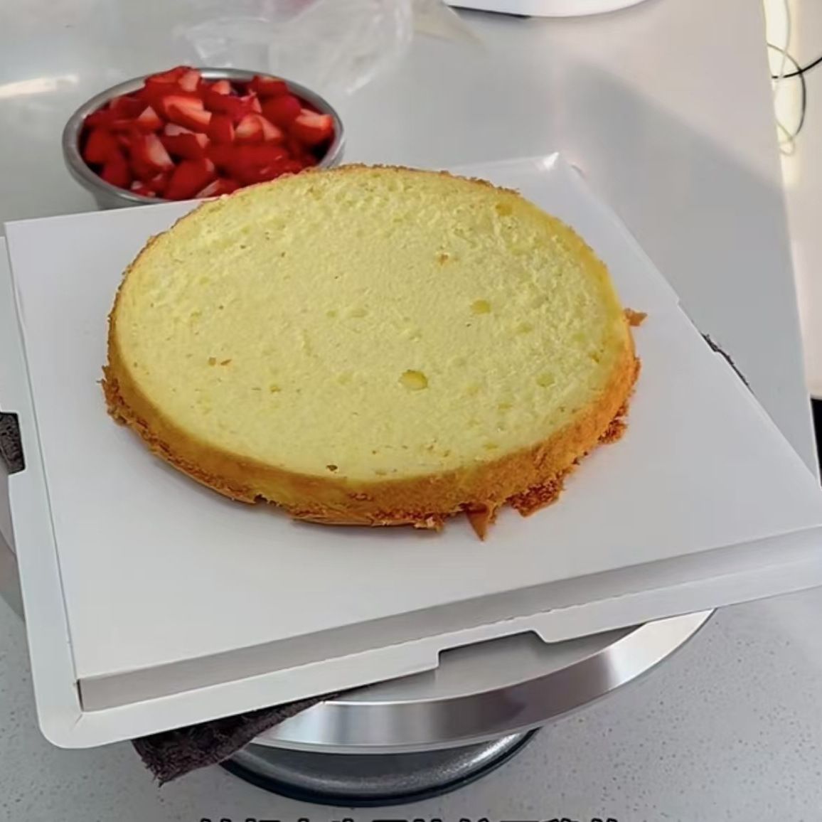 Baking tools, mounting table, cake turntable, 10-inch and 12-inch aluminum alloy material, anti-slip cake turntable