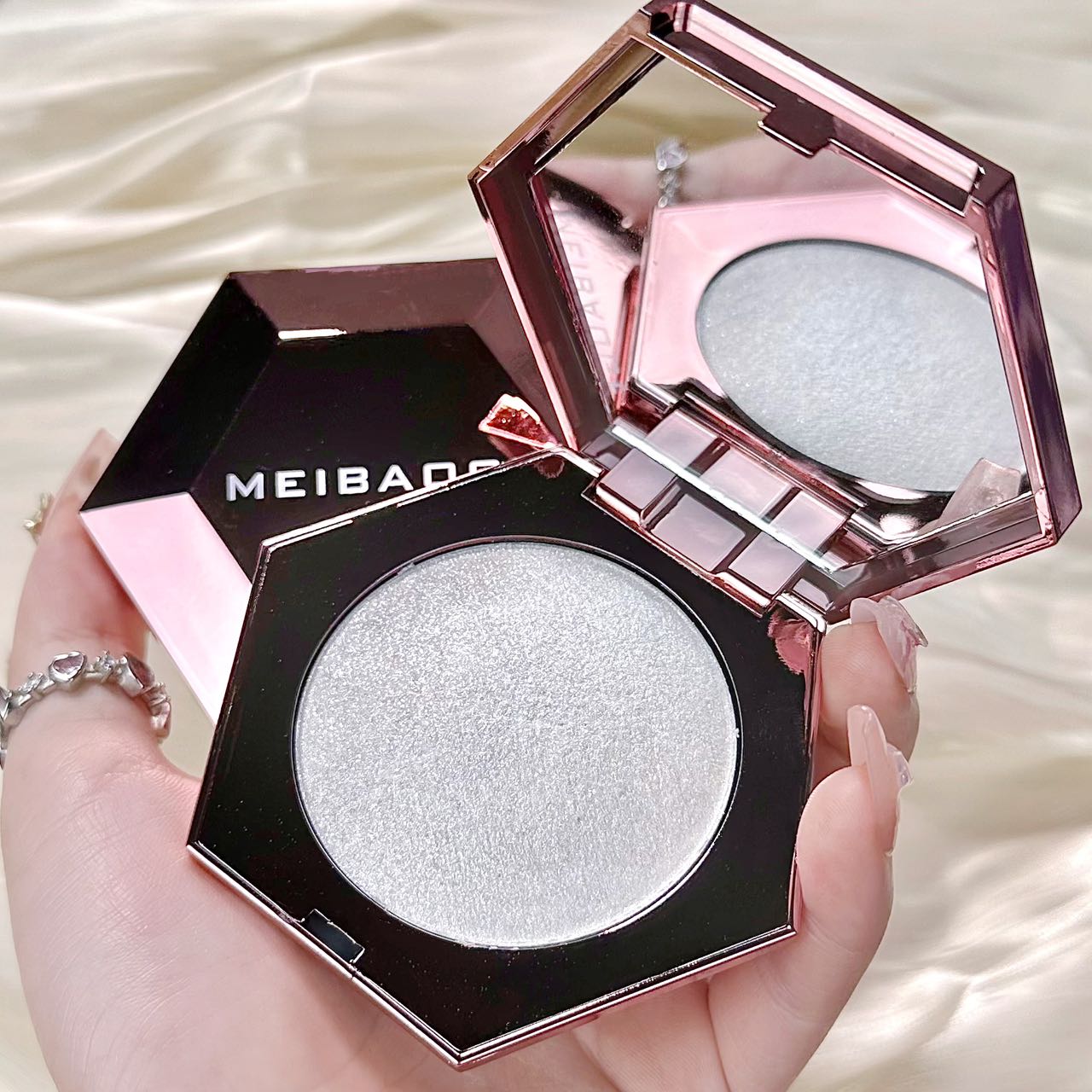 Diamond Highlighter Makeup plate, powder compact, pearlescent brightening, waterproof and long-lasting, Vegan eyeshadow, Potato face makeup Item Picture