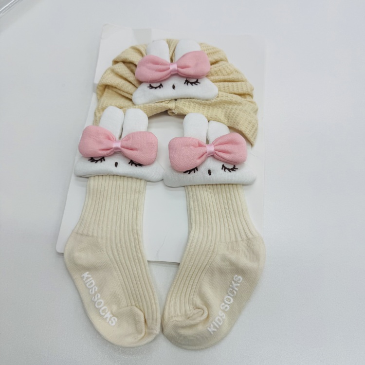 New baby hat sock set, thin and cute European and American flower-embroidered long socks, baby Indian fetus hat cover details Picture