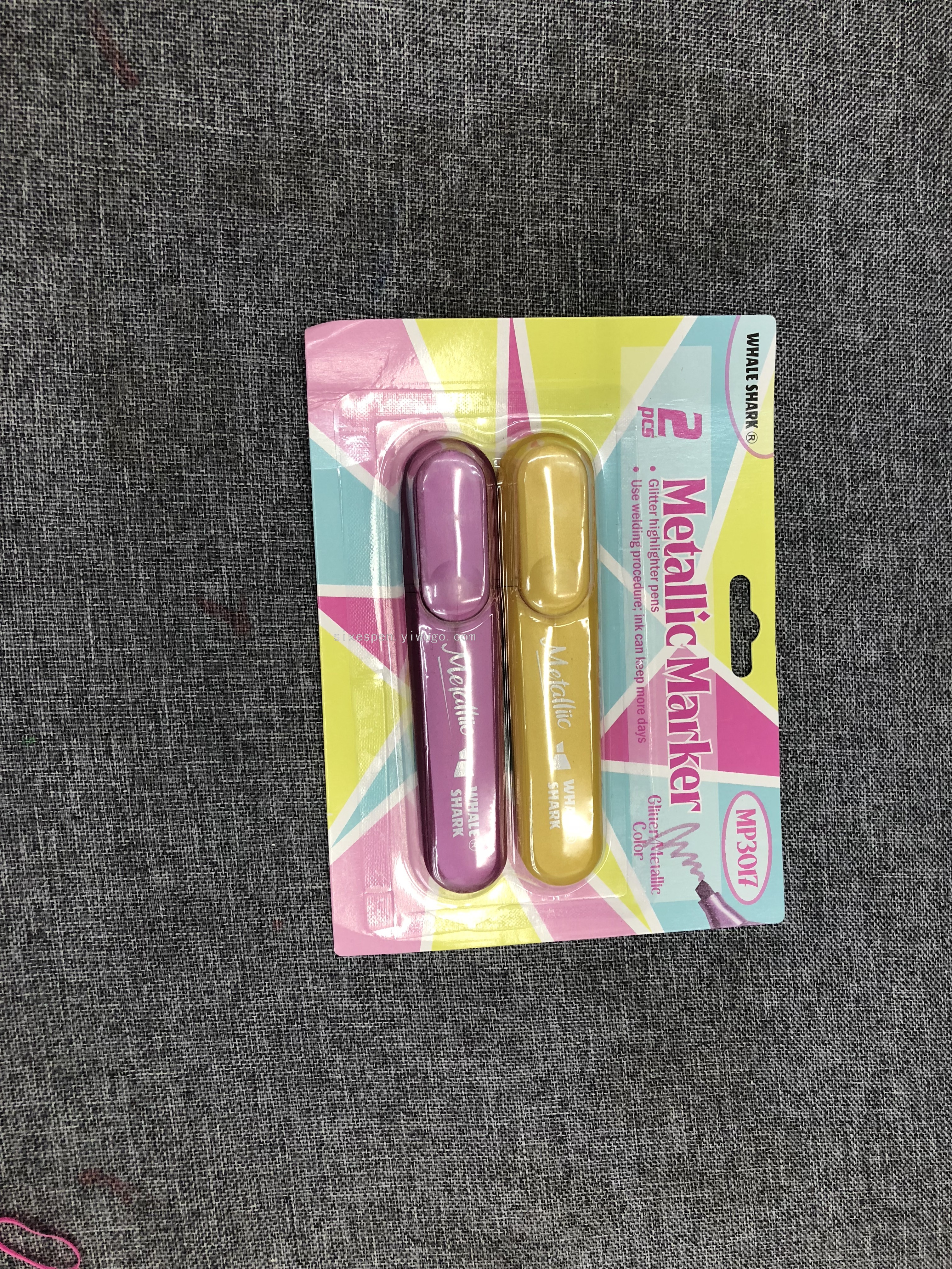 Four metallic highlighters with suction cards, specially designed for supermarkets