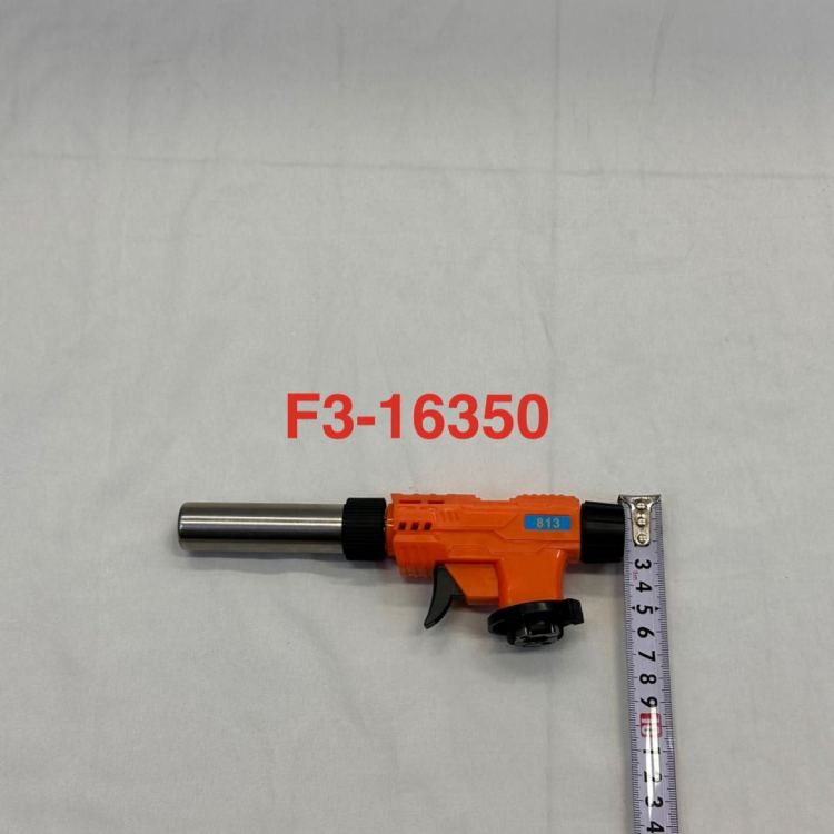 The 813B handheld card-type flamethrower can be inverted or turned upside down for outdoor camping and used to ignite charcoal in the wild Application Scenario