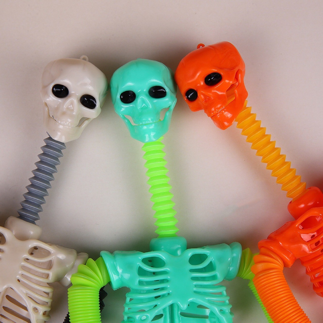 跨境万圣节百变伸缩拉管跳舞骷髅小人摇摆骷髅头整蛊搞怪爆款玩具