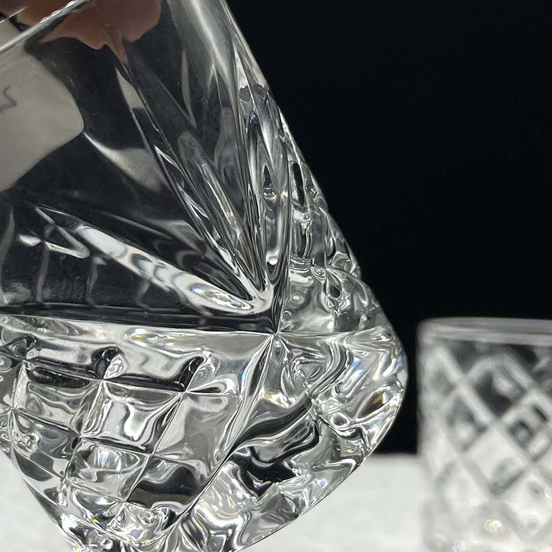 Carved white spirit cups, household glass cups, small Western-style wine cups, sets of cups, two bullet cups, one sip cup, spirits cups Specification image