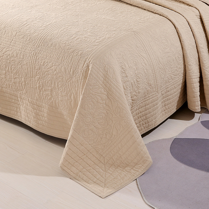 European-style simple solid color bed cover three-piece set, brushed fabric quilted quilt, all-season suitable bedding bed cover Application Scenario