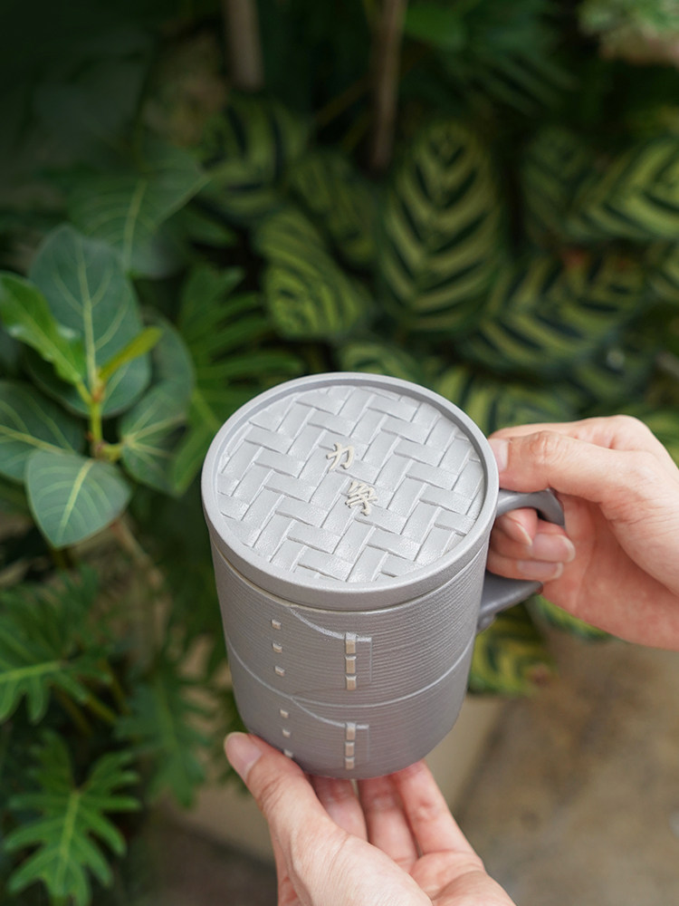 Lubao Ceramic office cups, personal dedicated tea cups with LIDS, tea-water separation office water cups, striving for excellence Application Scenario