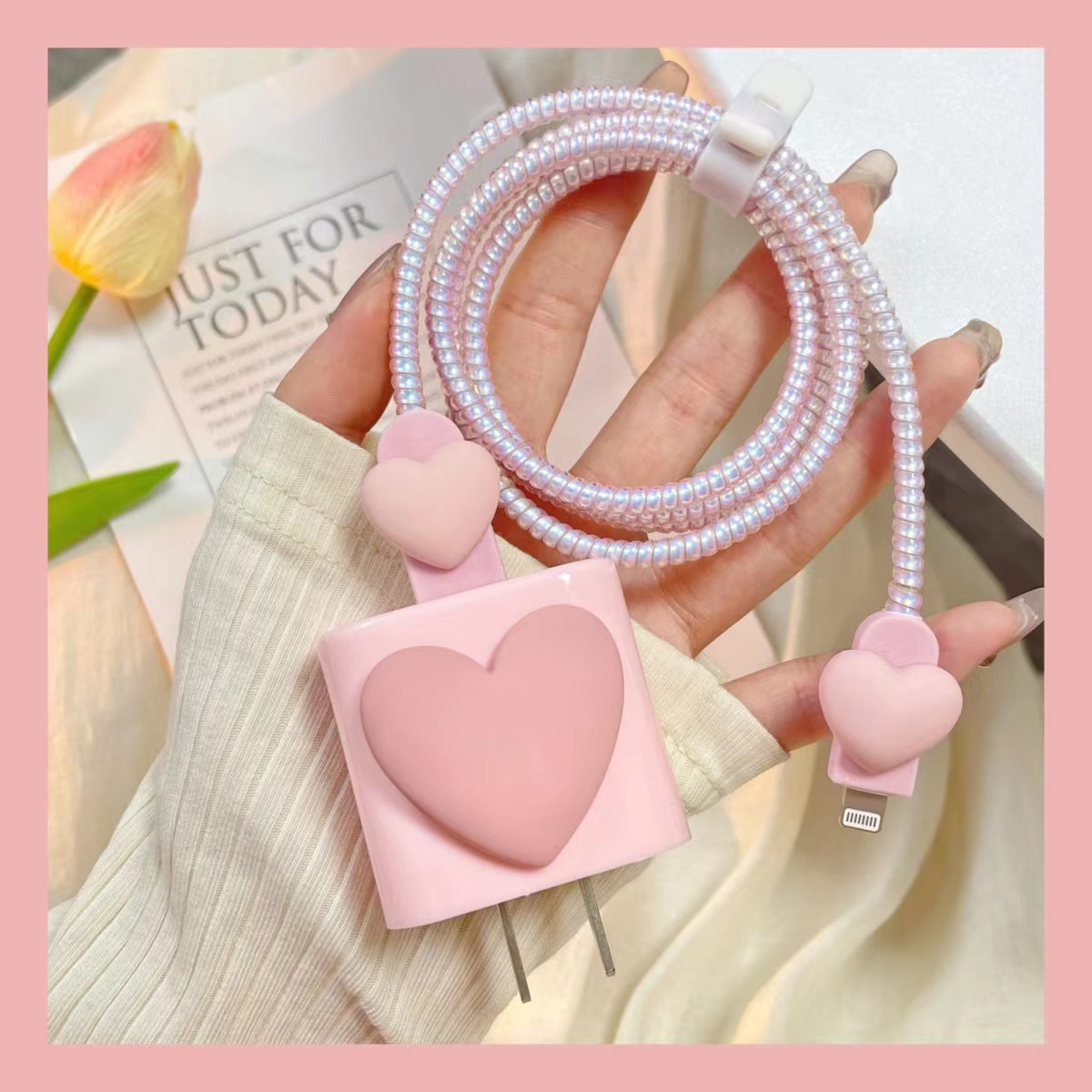 The new heart-shaped charger protection case is suitable for the 18/20w US and European standard universal winding rope of Apple's fast charging head