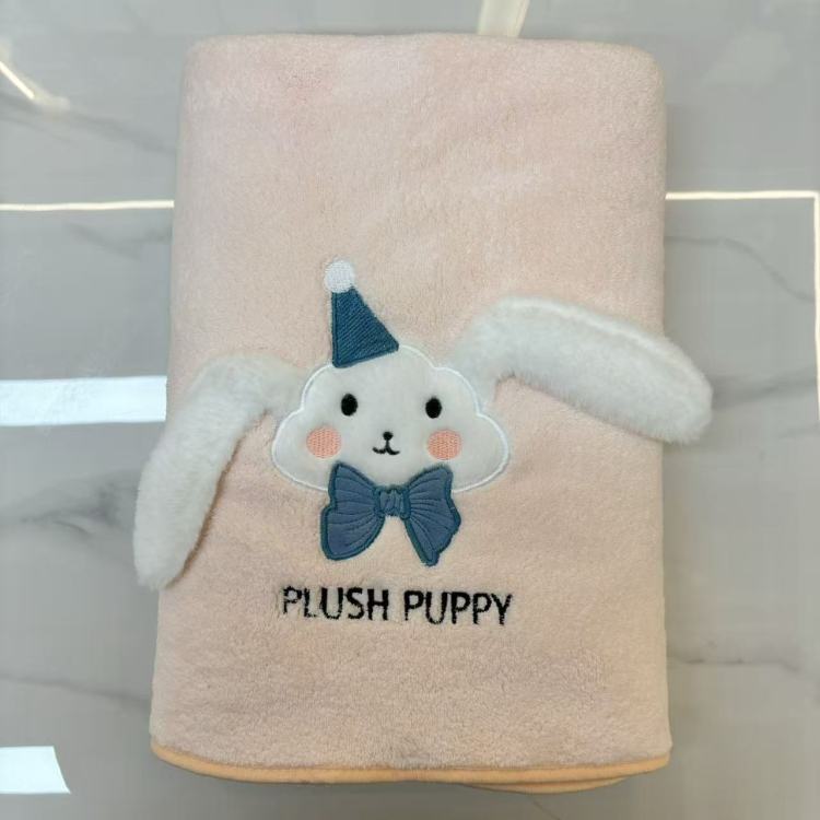 Thickened, soft and comfortable plush cartoon embroidered bath towel, 70*140cm Application Scenario
