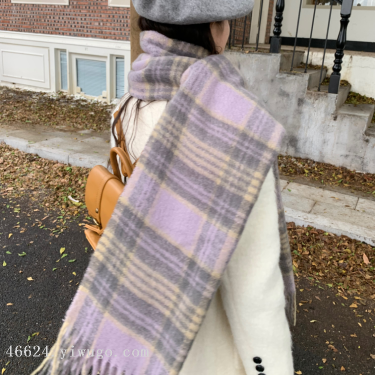 The 2024 new Maillard high-end checkered scarf for women, a Korean-style shawl for both winter and spring and autumn, is thick and warm details Picture