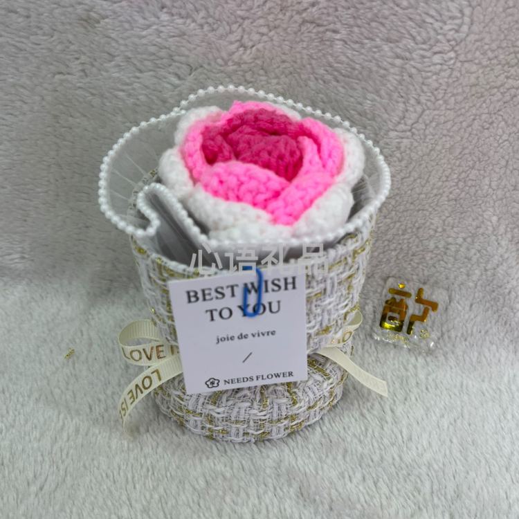 爆款产品，针织花，小香风花束，节日礼物，家居装饰摆件等白底实物图