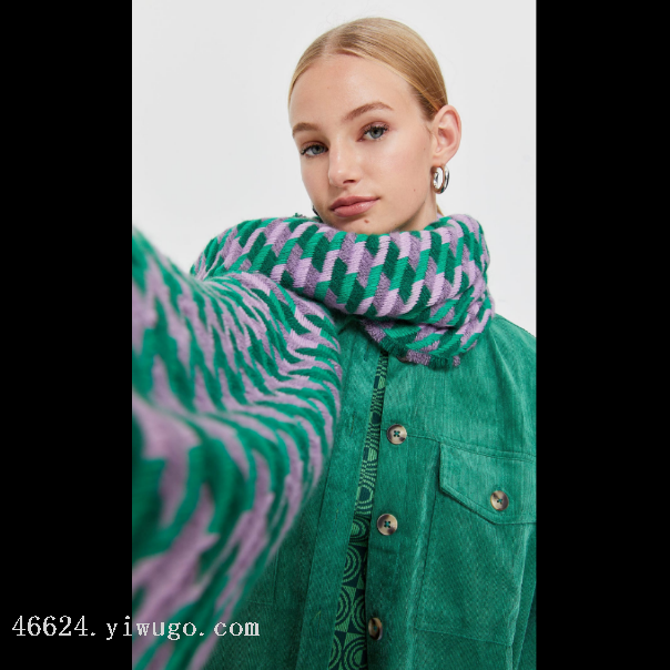 New in-stock cross-border scarves wholesale, e-commerce live streaming supply chain, European and American thousand bird pattern scarves, air conditioner shawls Application Scenario