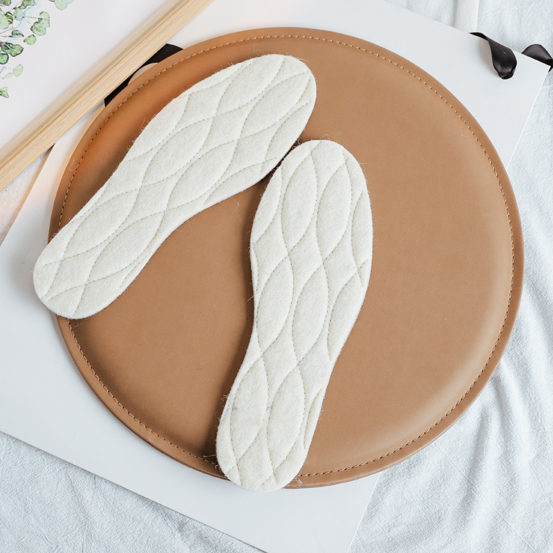 Genuine wool insoles for cold protection and warmth retention, with added fleece and thickened cotton compressed wool felt. Pure wool felt for winter details Picture