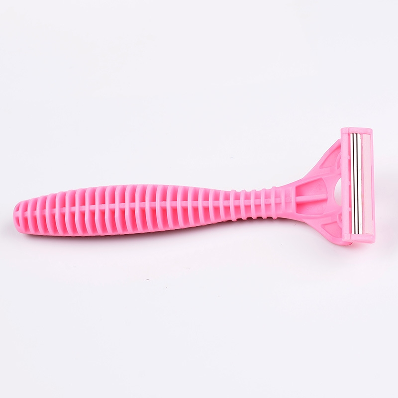 Manual 3-layer razor, special shaving tool for shaving, cleaning and shaving, portable and safe shaving Application Scenario