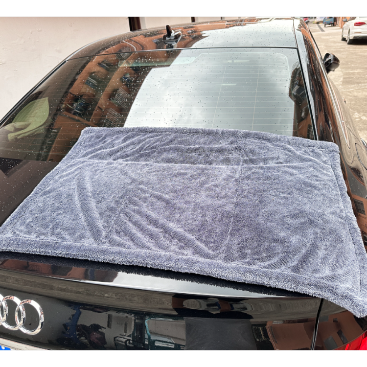 Thickened absorbent towel, small braid water collection towel, special absorbent towel for car washing and cleaning, double-layer small braid towel Application Scenario