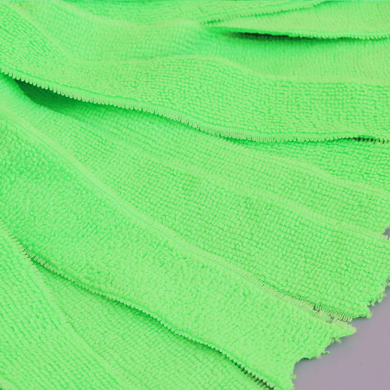 The factory produces floor mops, household green towel mops that spin dry, replaceable head water-absorbing mops, and small round head mop heads details Picture