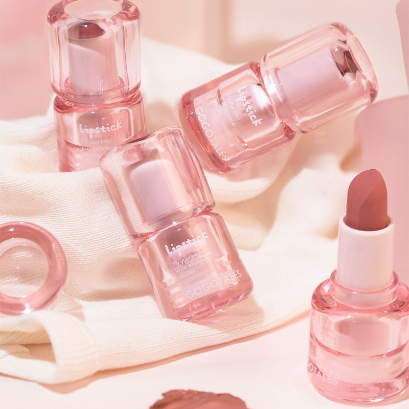 Velvet matte nude lipstick moisturizing makeup, neutral nude color Application Scenario