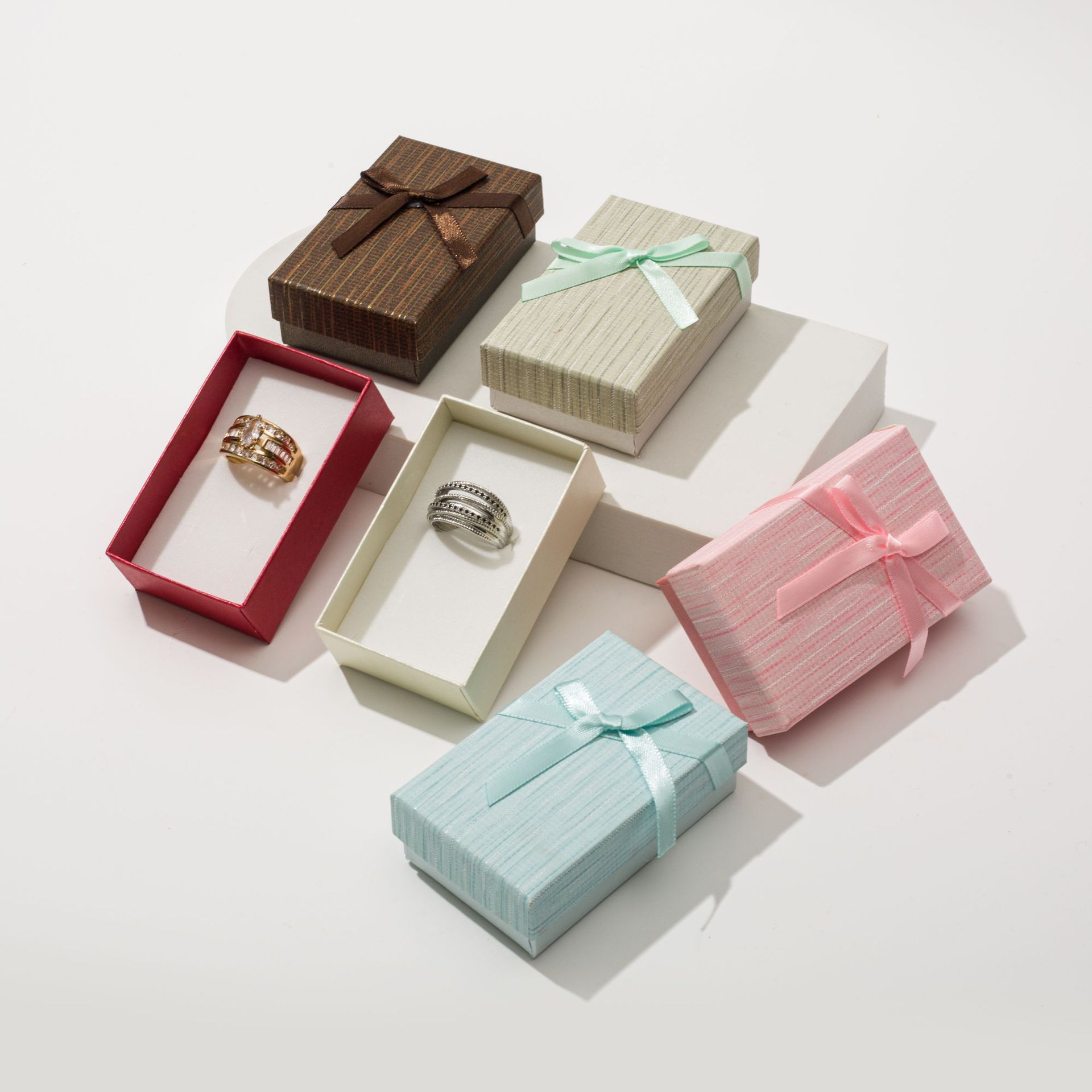 In-stock bow texture gift box, top and bottom cover, lipstick, perfume, necklace, earrings, jewelry packaging box and gift box Application Scenario