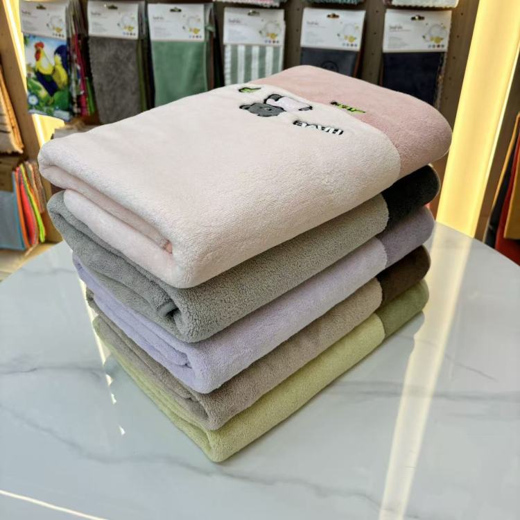 مناديل دببة مطرَّزة ٧٠: ١٠٠ سم، ثوب حمام سميك، مناشف ناعمة ومريحة Specification image
