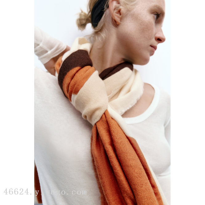 The new product of cross-border scarf wholesale e-commerce with water ripple printing is made of 60-count acrylic imitation cashmere Application Scenario