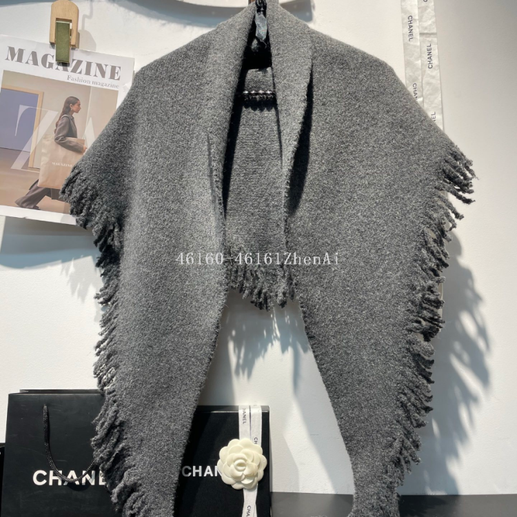 Wholesale of new cross-border export in-stock scarves, plain triangular shawls, e-commerce live streaming supply chain details Picture