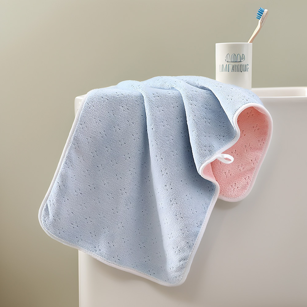 Thickened coral fleece towels, water-absorbing and color-blocking adult large towels, soft and quick-drying color-blocking gift towels, factory direct sales Application Scenario