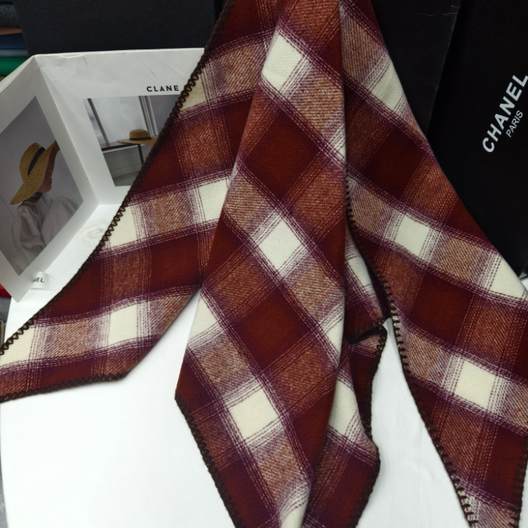 Export scarf wholesale e-commerce live streaming Korean British-style fringed triangular scarves supply chain supply