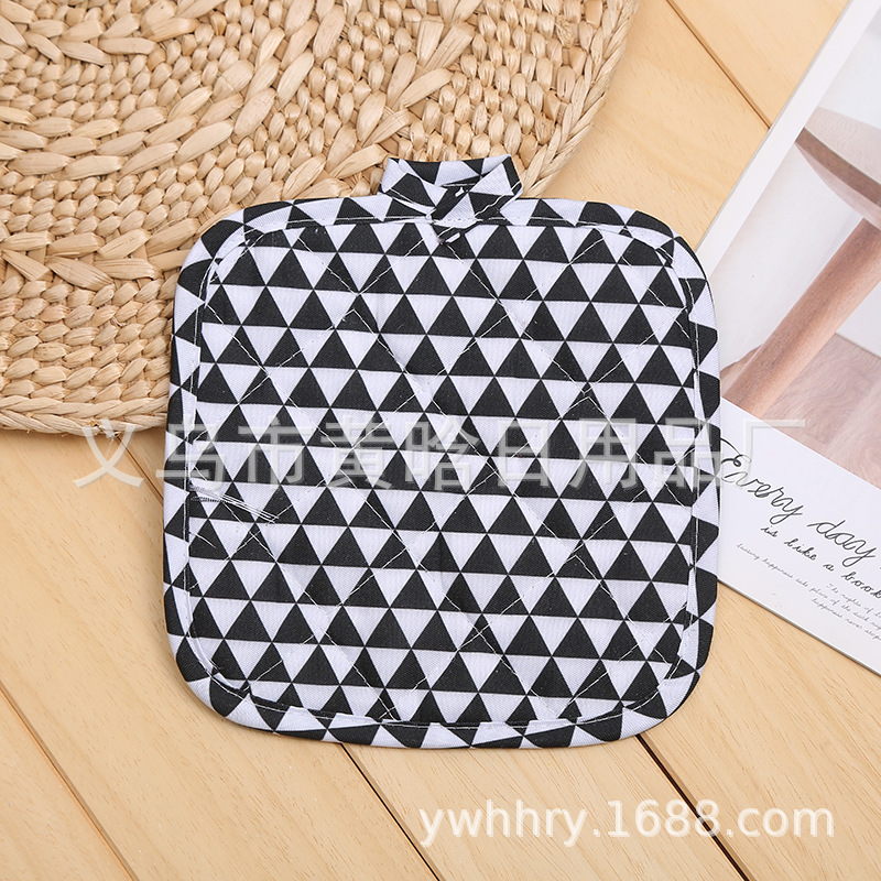 Microwave oven gloves heat insulation pad, heat-resistant and heat-resistant heat insulation pad, electrical gift, microwave oven gloves heat insulation pad Application Scenario