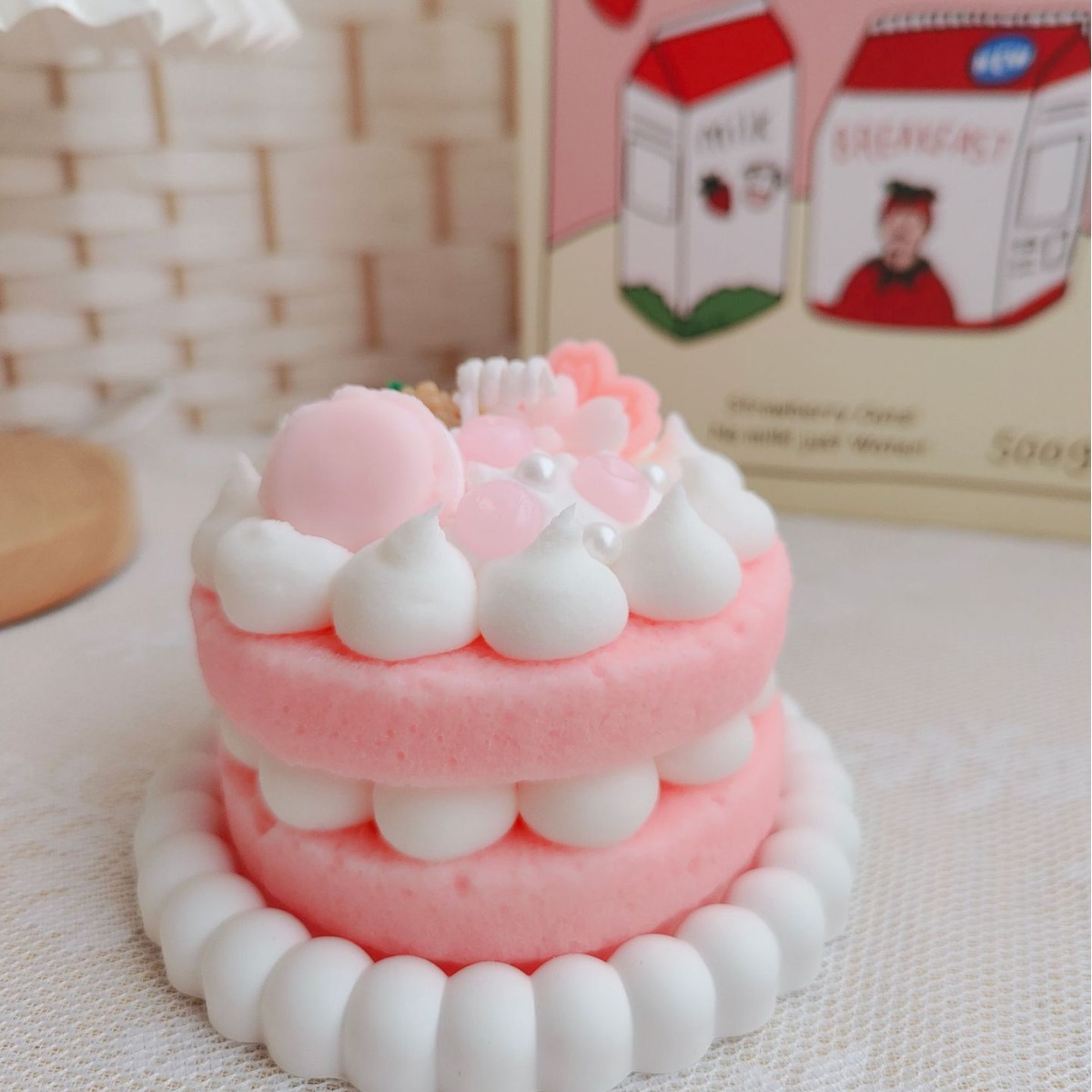 Red velvet cake, chocolate naked cake, scented candles, bedroom ornaments, birthday gifts for best friends, souvenirs, cross-border details Picture