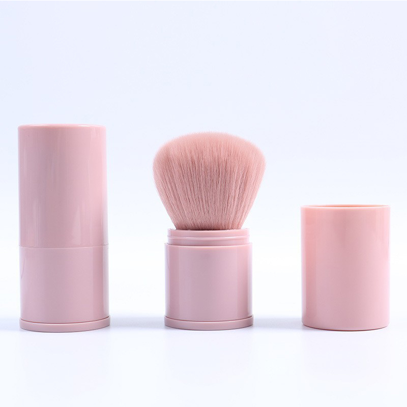 The soft bristles of the covered brush gently apply it, suitable for facial blush and loose powder Application Scenario