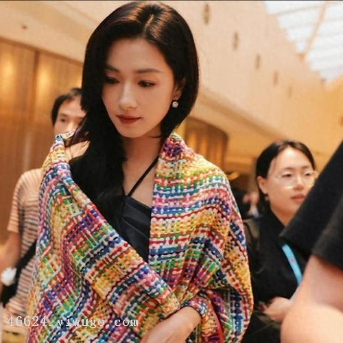 Wholesale of cross-border scarves in stock, e-commerce live streaming, supply chain, the same style of Xiaoxiangfeng seven-color shawls as Wanqi Item Picture