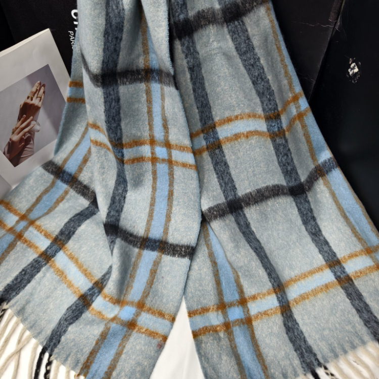 Cross-border wholesale of scarves, e-commerce live streaming, supply chain, new velvet check pattern details Picture