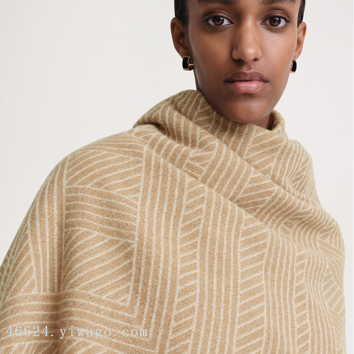 Cross-border wholesale e-commerce live streaming supplies the same style of fringed letter square scarves and large shawls as TOT, with chain supply Specification image