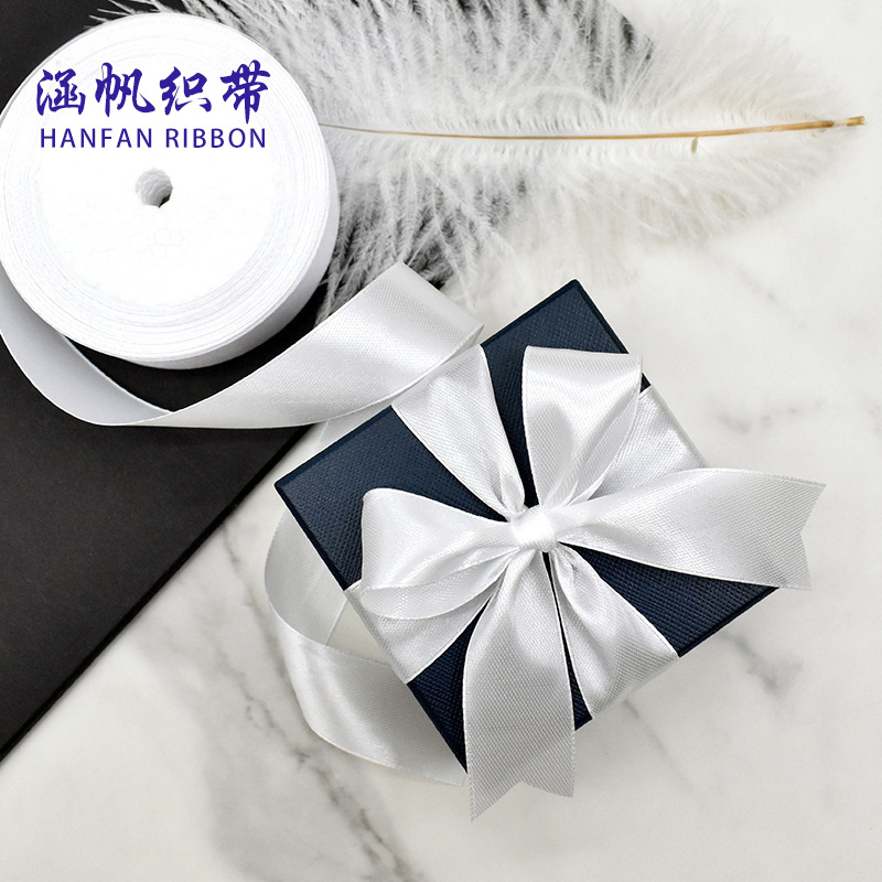 Colorful ribbons decorate gift boxes, souvenir packaging boxes, gift box packaging, exquisite and creative gift bags details Picture