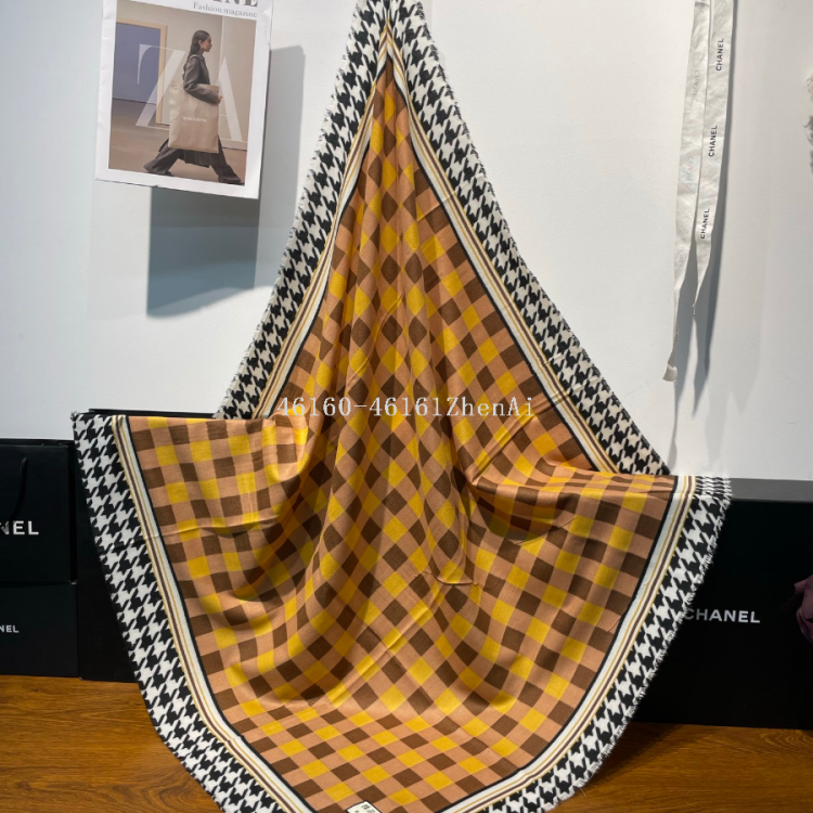 Wholesale of new cross-border export cash on delivery scarves, fashionable and classic velvet printed square scarves, e-commerce live streaming supply chain Application Scenario