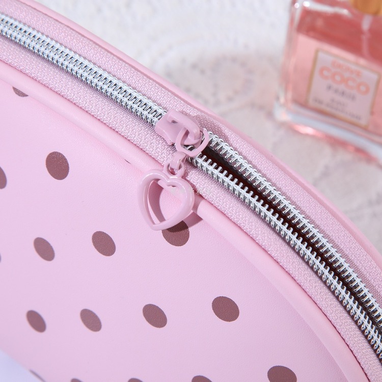 Polka dot shell cosmetic bag for girls, candy-colored cute semi-circular storage bag, waterproof PU portable skin care and cosmetic storage bag Application Scenario