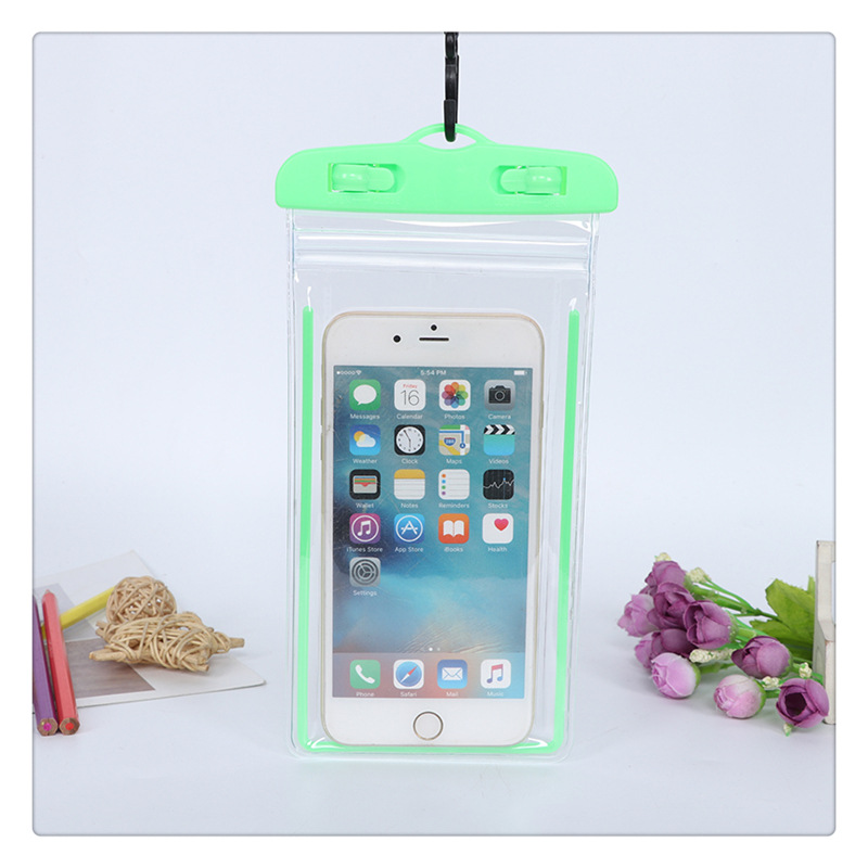 Luminous pvc transparent waterproof case, swimming beach phone bag, diving and surfing phone waterproof bag, custom logo, three-fold phone waterproof bag, acrylic accessory, shake shake diy phone case Application Scenario