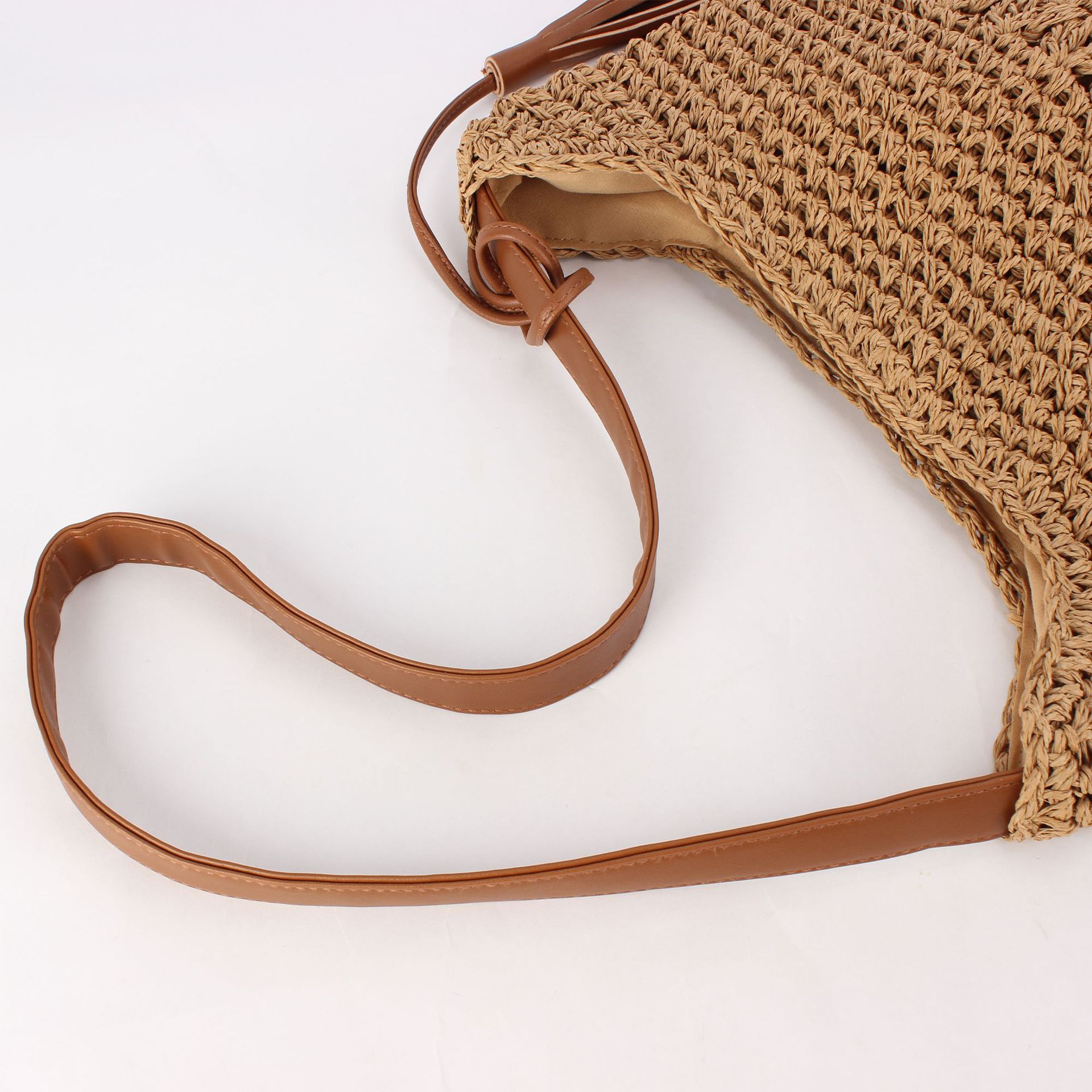 A new retro seaside vacation photo woven bag for summer, a versatile and casual daily commute bag for ladies Item Picture