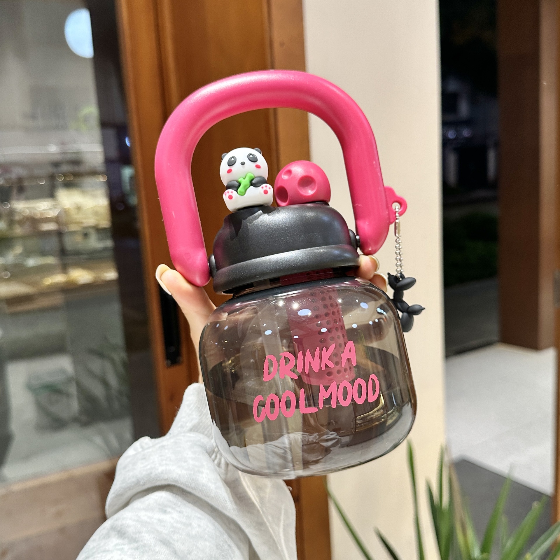 High appearance level, large-capacity girls' water bottle, hand-held straw cup, double-drinking cup, plastic cup, cute student water bottle, cold water bottle Application Scenario
